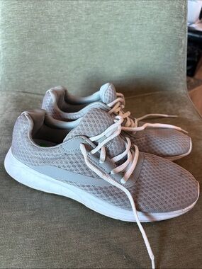 Light Gray Women's Athletic Sneakers - Breathable Mesh Comfort